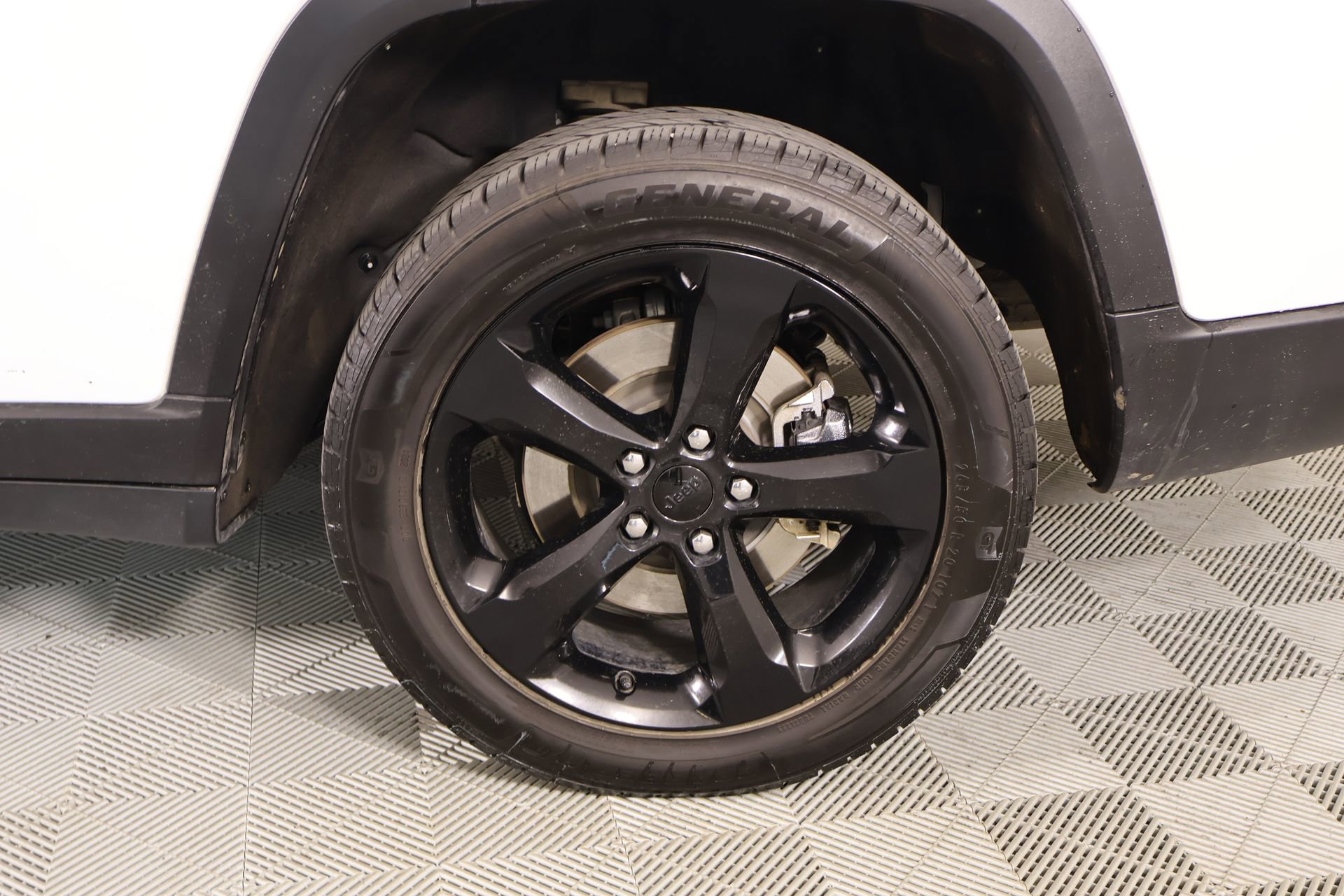 Used 2023 Jeep Grand Cherokee L Laredo image 19