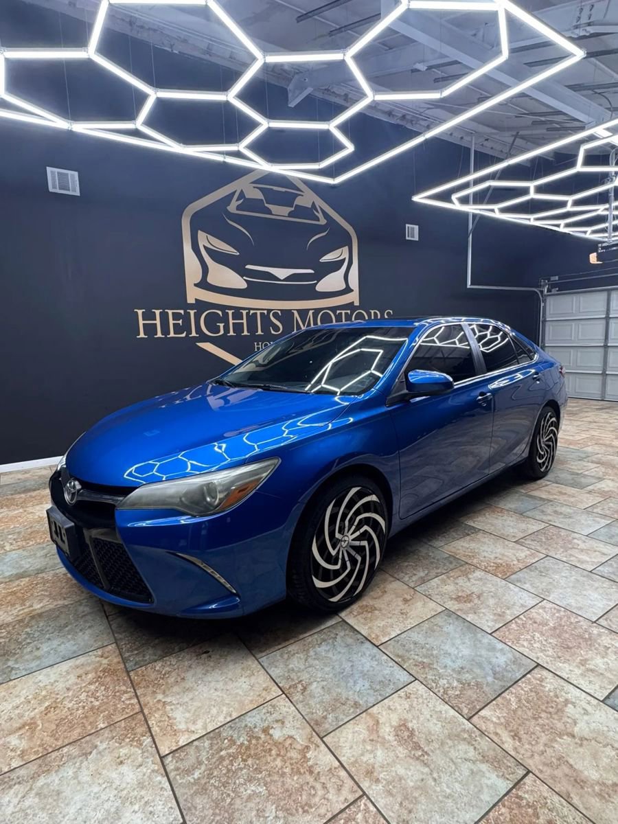 Used 2016 Toyota Camry SE image 3