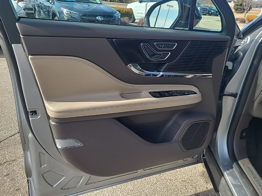 Used 2022 Lincoln Corsair AWD w/ Equipment Group 101A image 11