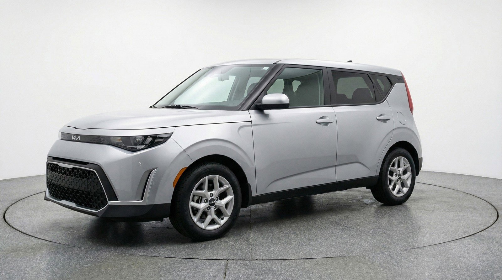 Used 2025 Kia Soul LX w/ LX Technology Package FWD image 3