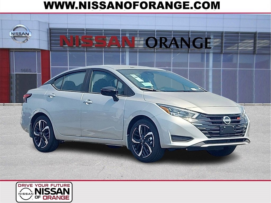 New 2025 Nissan Versa SR w/ Trunk Package