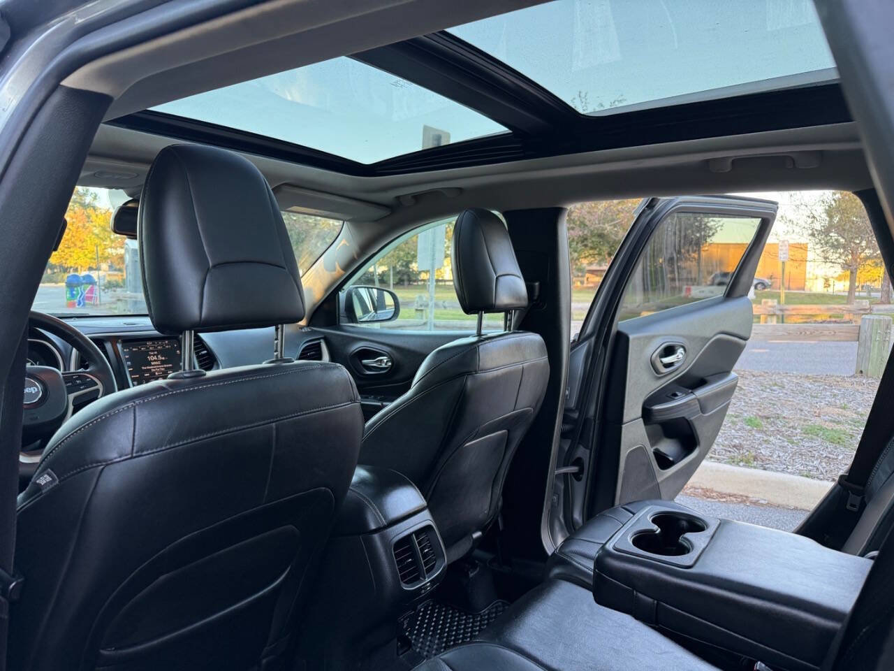 Used 2014 Jeep Cherokee Limited w/ Luxury Group image 13