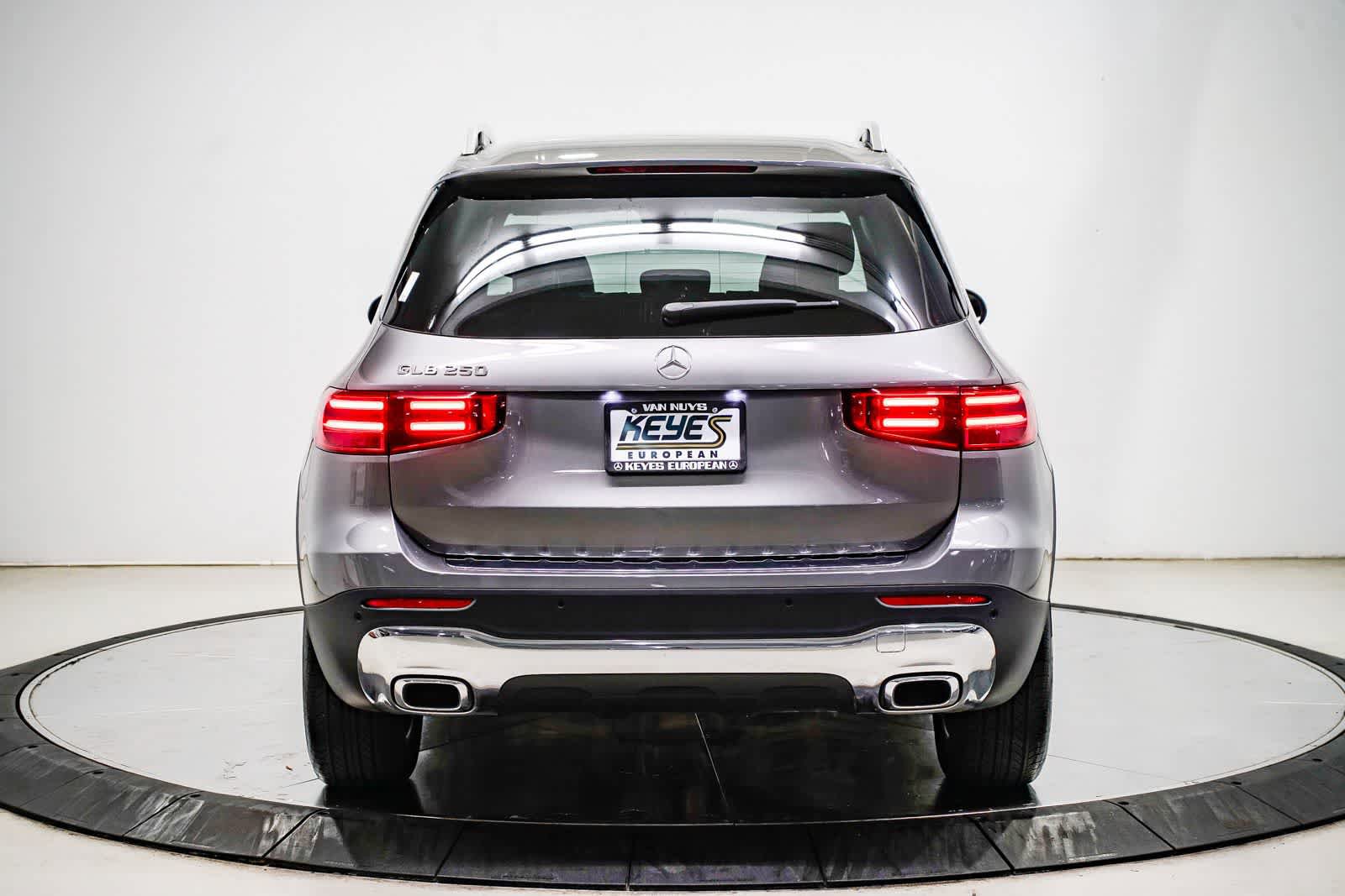 Used 2026 Mercedes-Benz GLB 250 image 3