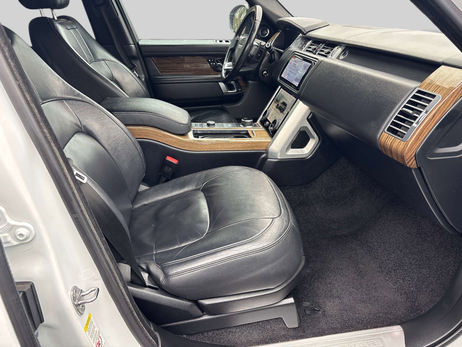 Used 2018 Land Rover Range Rover HSE image 14