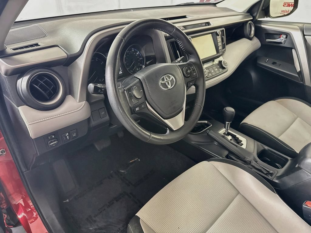 Used 2017 Toyota RAV4 XLE FWD image 17