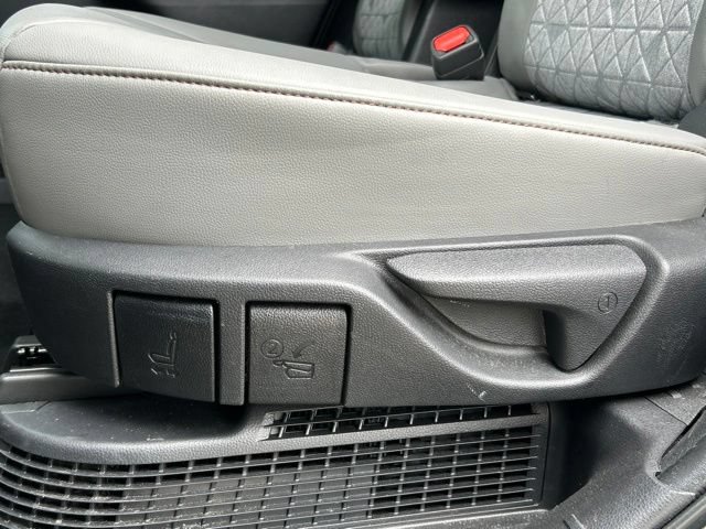 Used 2022 Toyota Highlander Bronze Edition AWD/4WD image 39