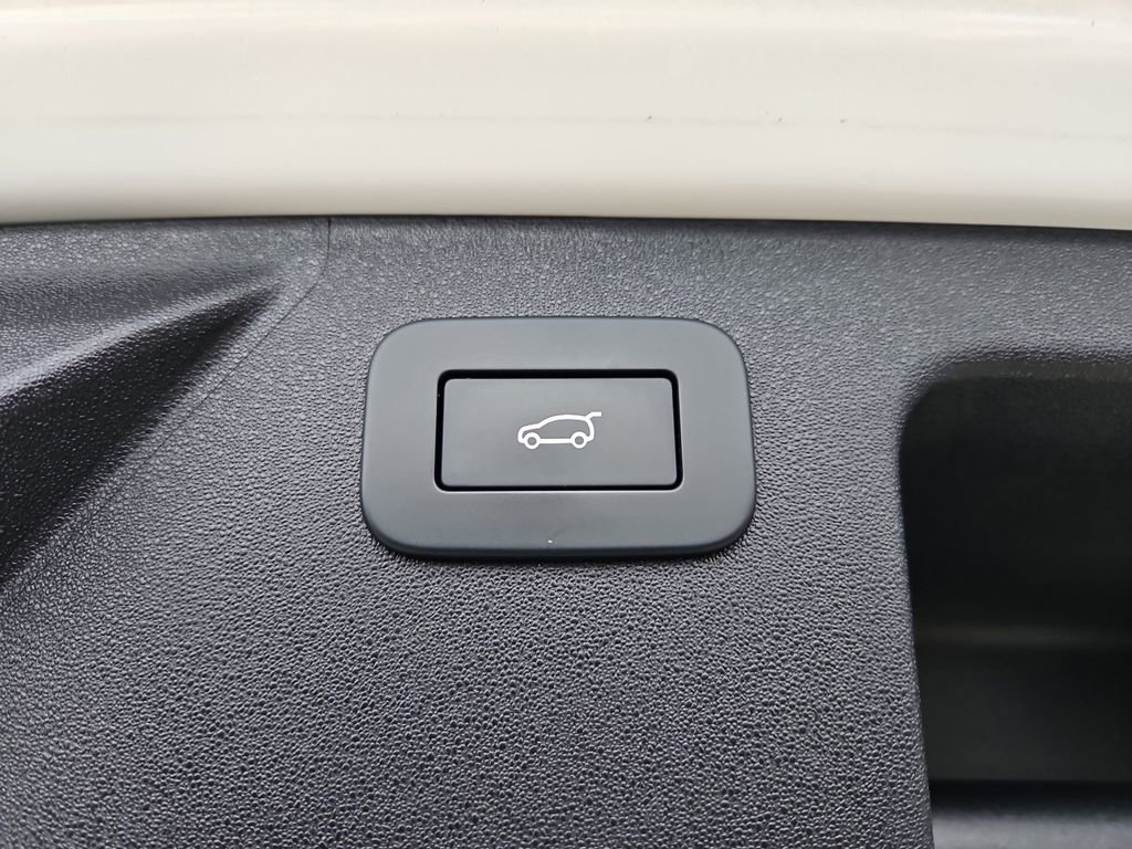 Used 2024 Land Rover Discovery Sport Dynamic SE image 25