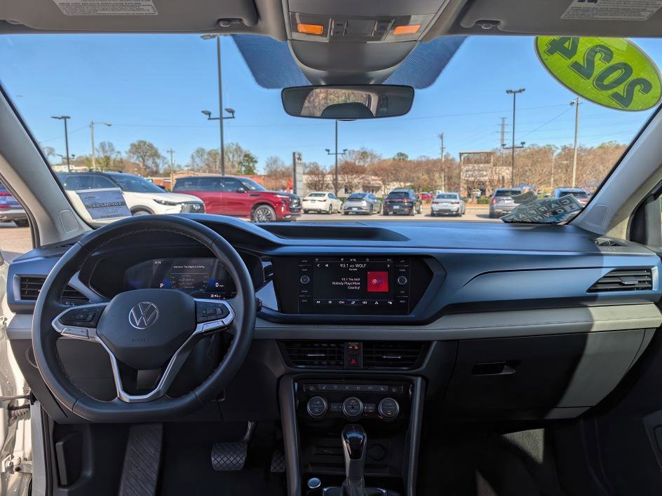 Used 2024 Volkswagen Taos SE image 11