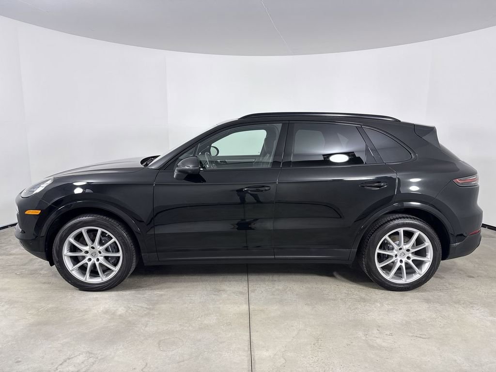 Certified 2023 Porsche Cayenne Platinum Edition image 2