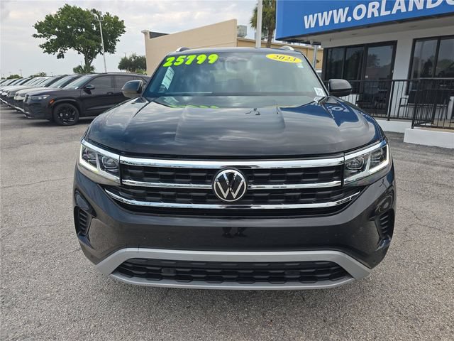 Used 2023 Volkswagen Atlas Cross Sport SE w/ Panoramic Sunroof Package FWD image 2