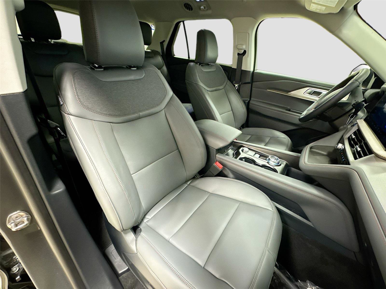 New 2026 Ford Explorer Active w/ Active Comfort Package image 28