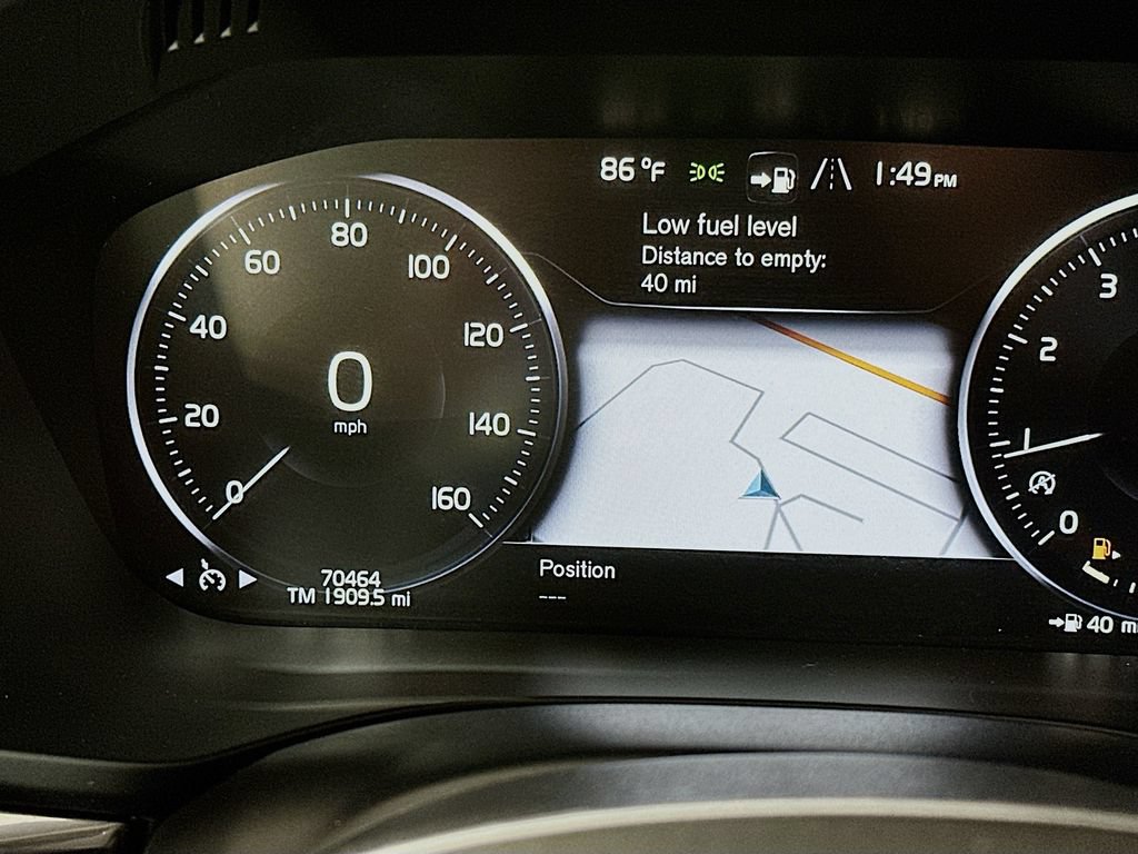 Used 2018 Volvo XC60 T5 Momentum w/ Vision Package AWD/4WD image 13