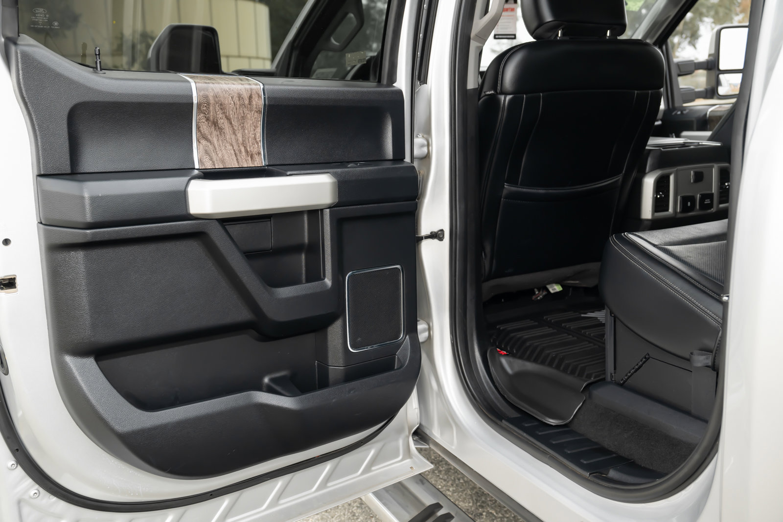 Used 2019 Ford F350 Lariat image 48