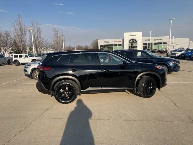 Used 2023 Nissan Rogue SV w/ SV Premium B Package image 5