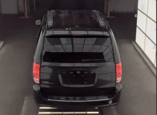 Used 2017 Dodge Grand Caravan SXT FWD image 4