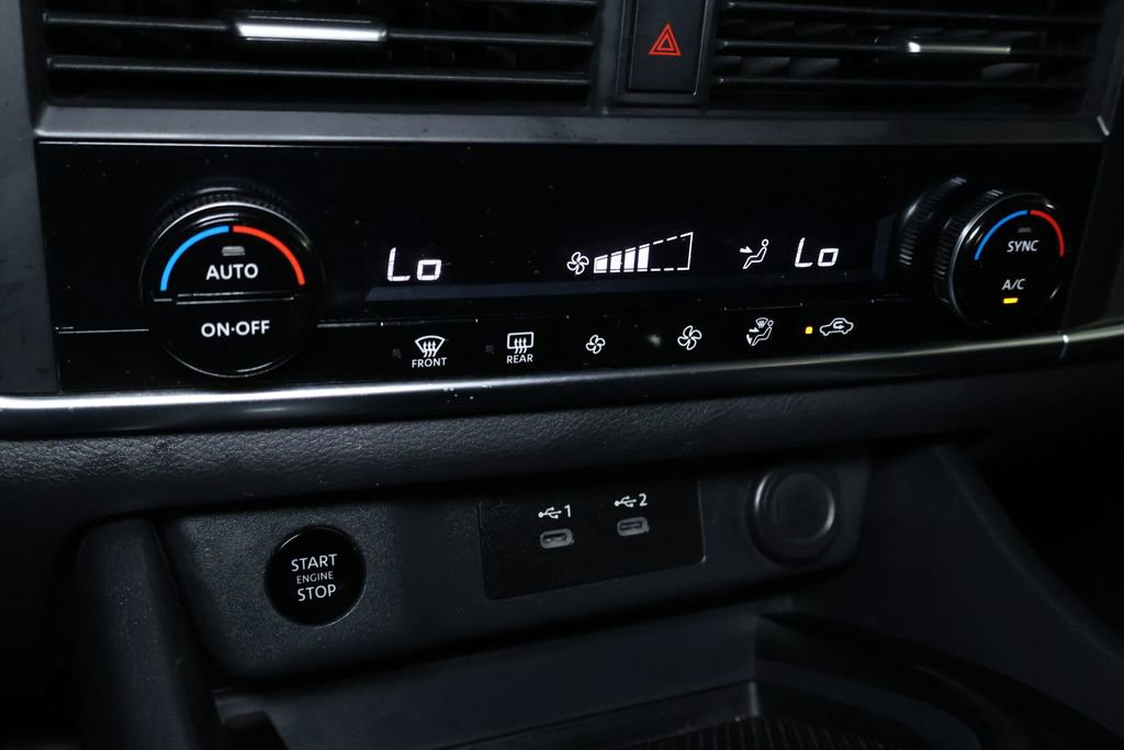 Used 2024 Nissan Rogue SV image 31