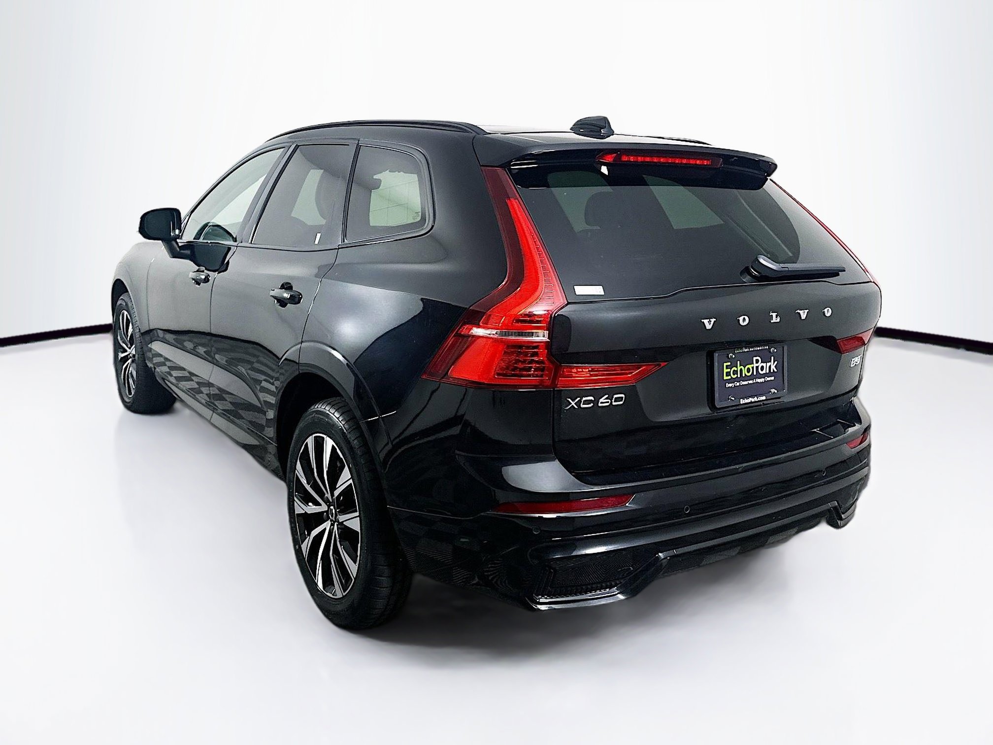 Used 2024 Volvo XC60 B5 Core w/ Climate Package image 5