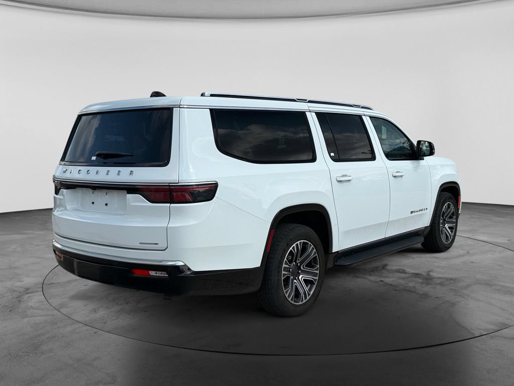 Used 2024 Jeep Wagoneer L Series II w/ Flexible Seating Group AWD/4WD image 9