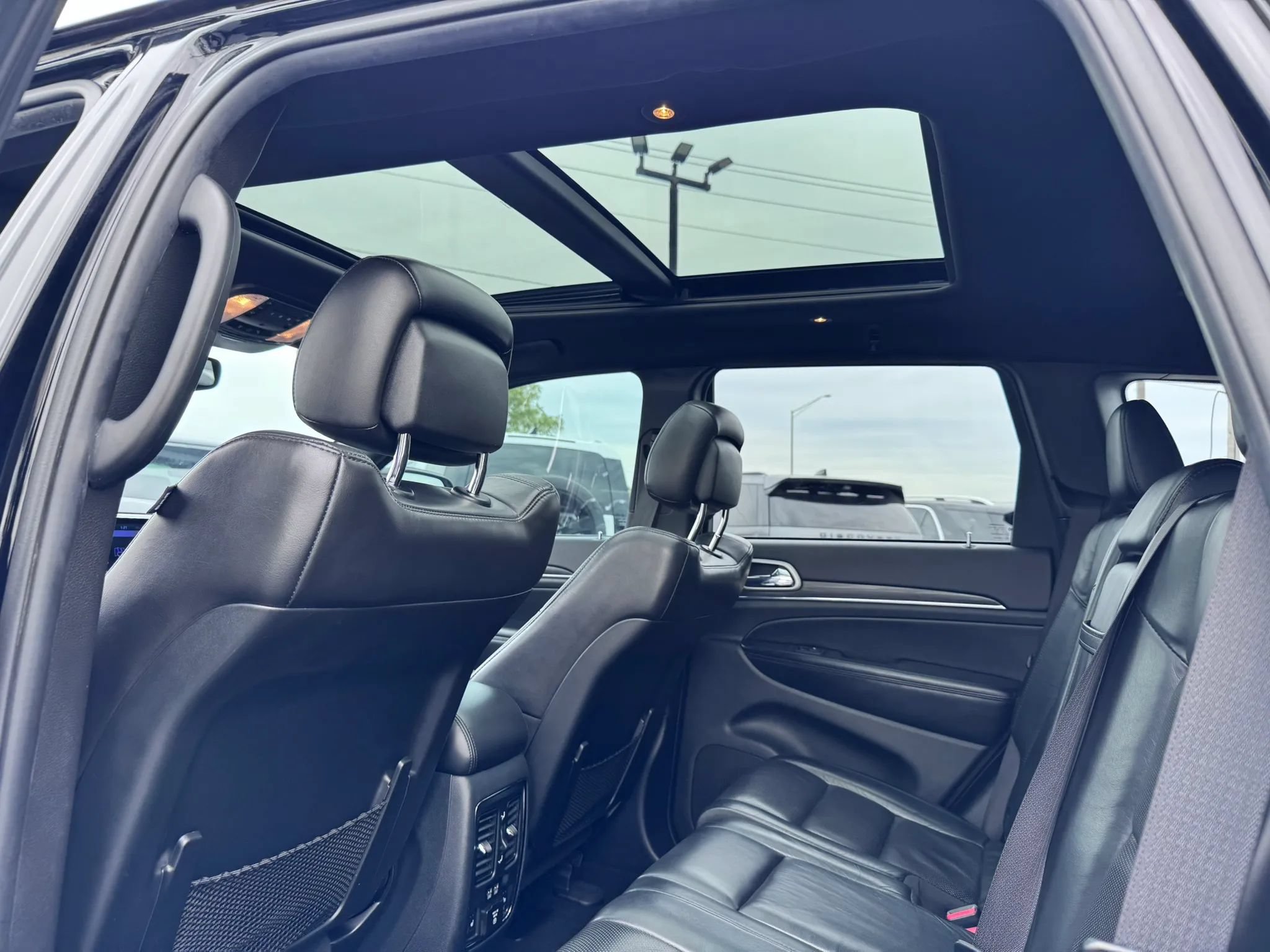 Used 2019 Jeep Grand Cherokee Limited w/ Luxury Group II AWD/4WD image 20