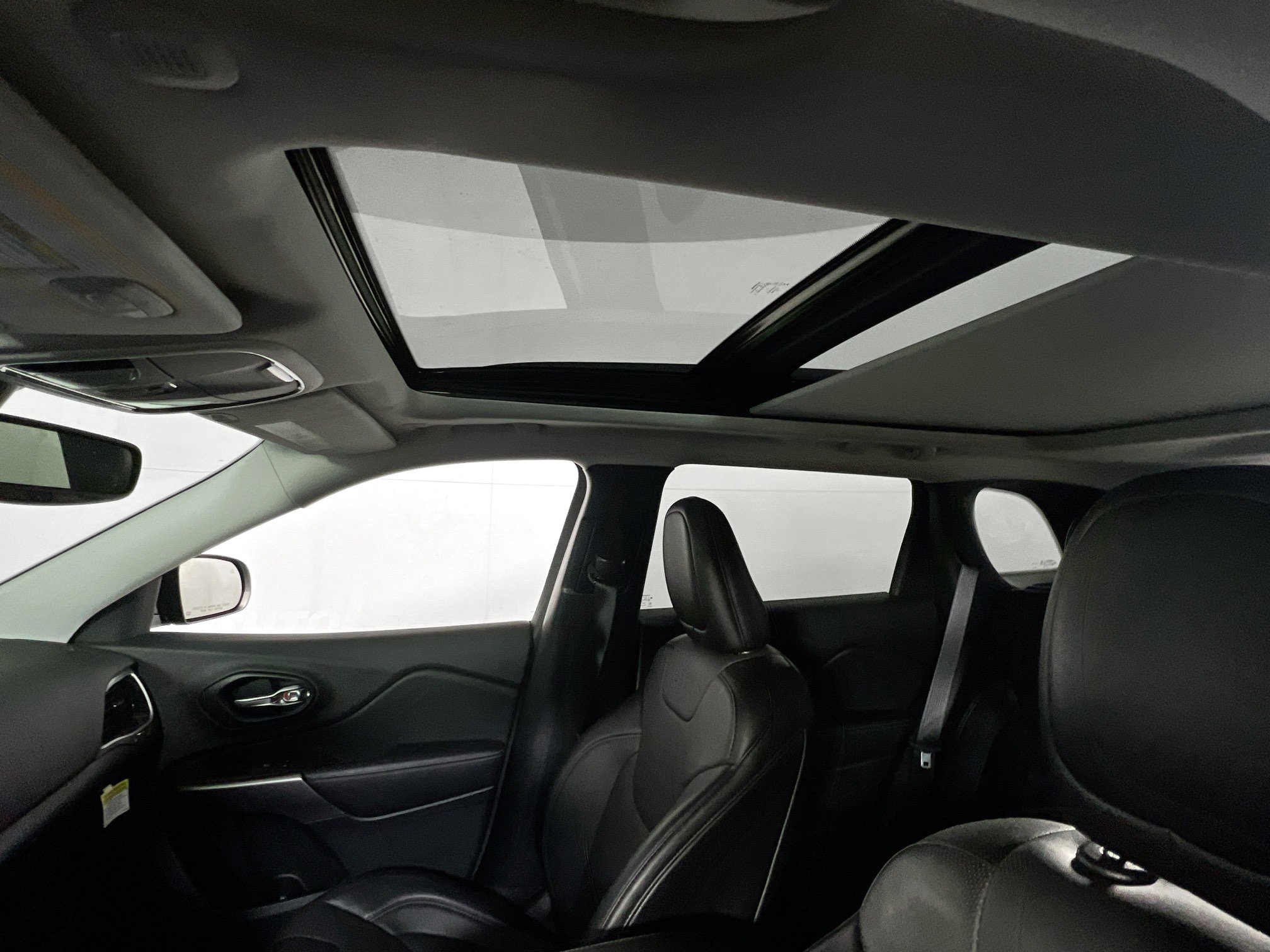 Used 2022 Jeep Cherokee Limited w/ Mopar Interior Package image 21