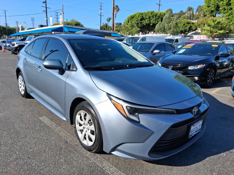 Used 2023 Toyota Corolla LE FWD image 1