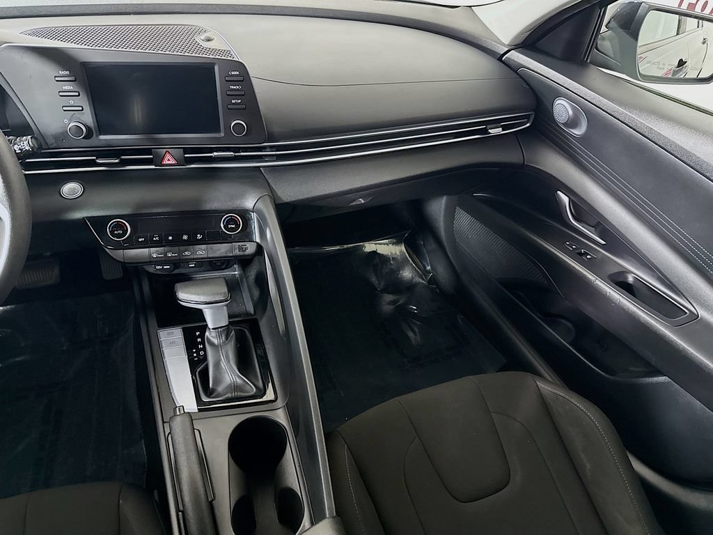 Certified 2022 Hyundai Elantra SEL FWD image 25