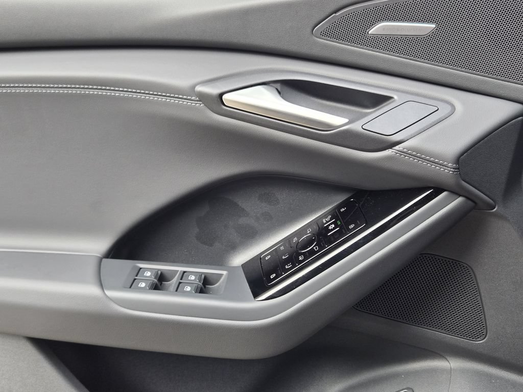New 2027 Audi SQ6 e-tron Prestige AWD/4WD image 27