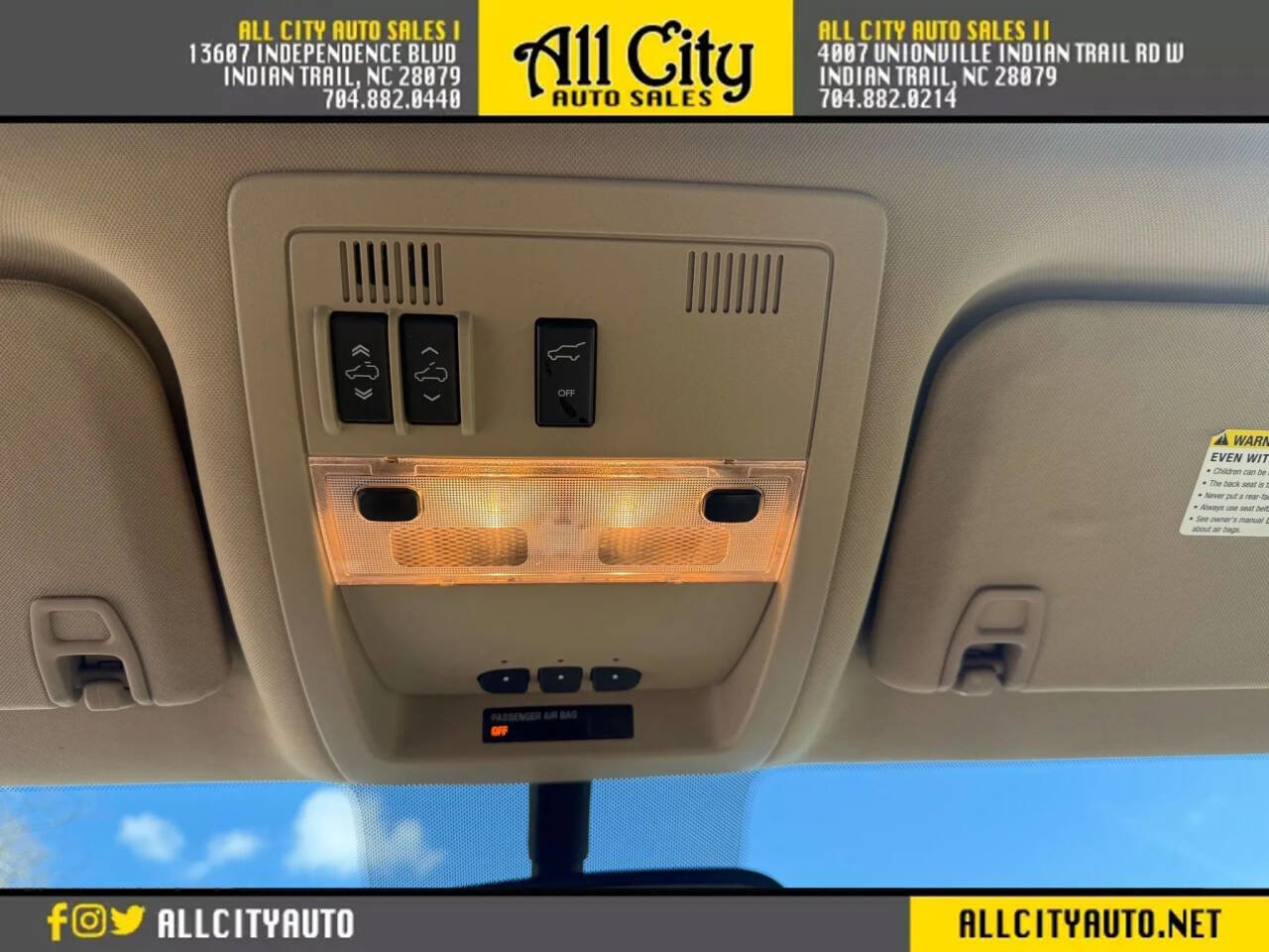 Used 2011 GMC Yukon XL SLT w/ SLT-2 Equipment Package RWD image 28