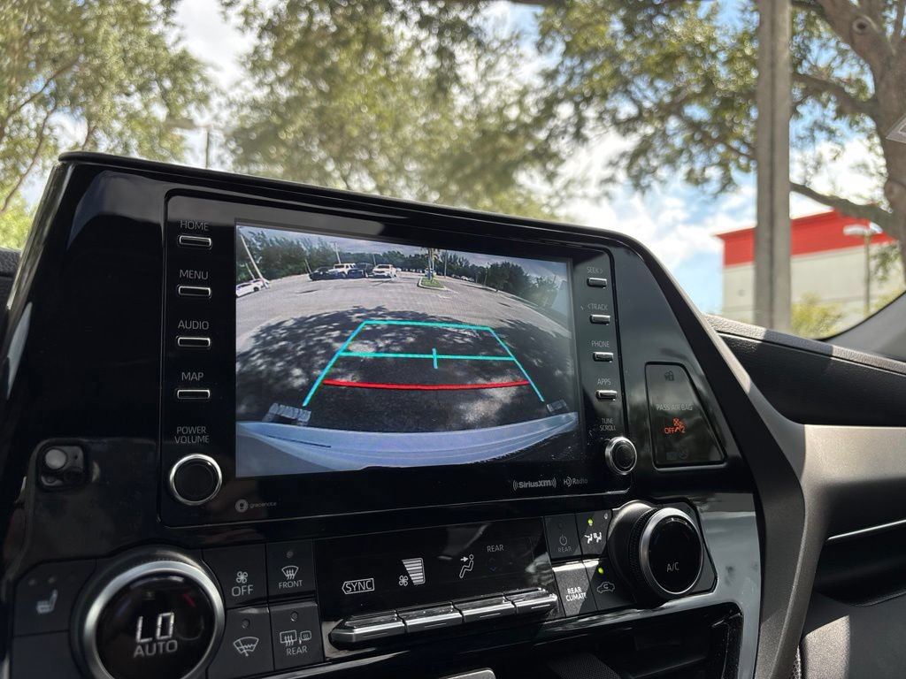 Used 2020 Toyota Highlander XLE FWD image 31