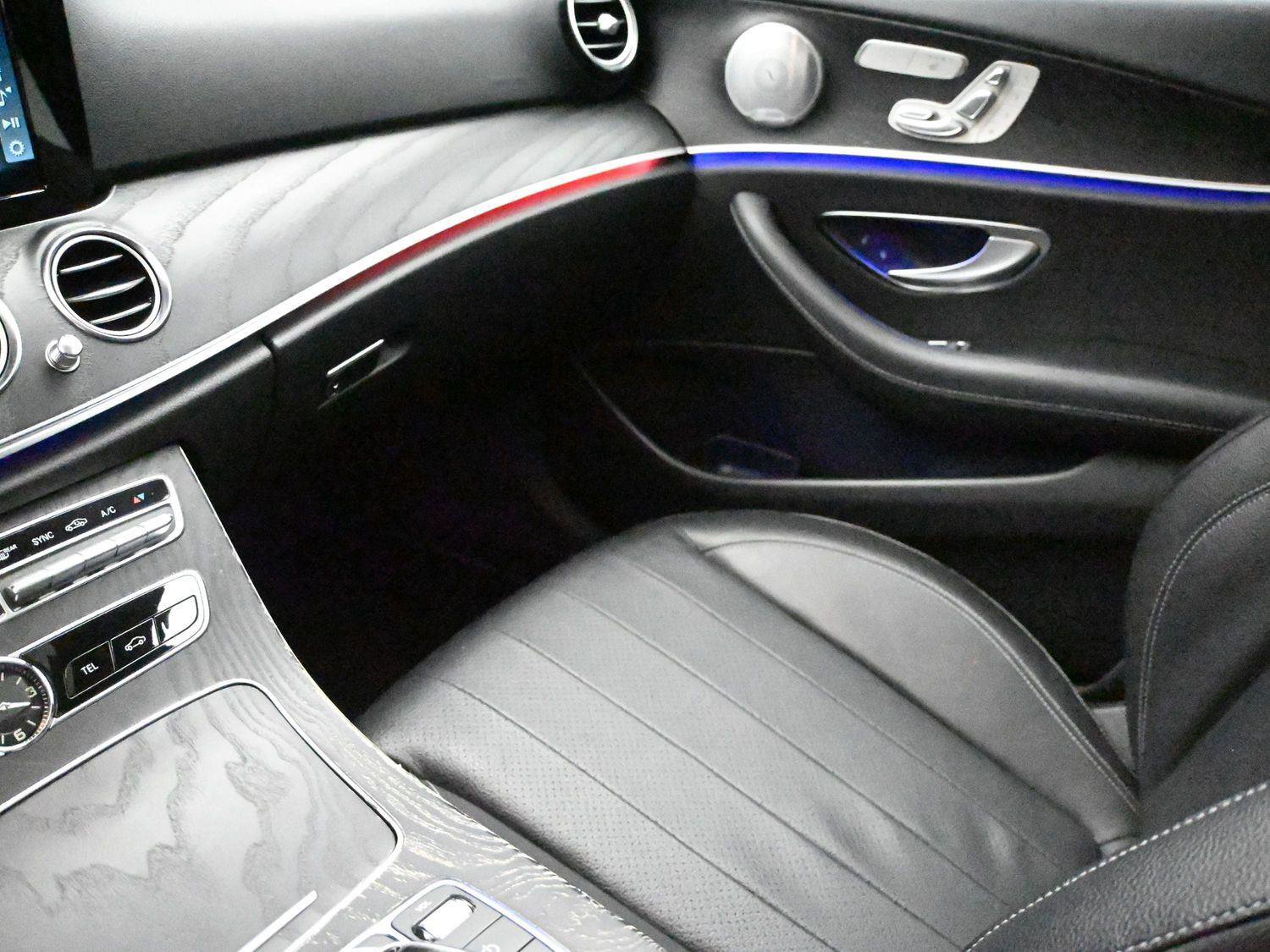Used 2019 Mercedes-Benz E 300 4MATIC image 6