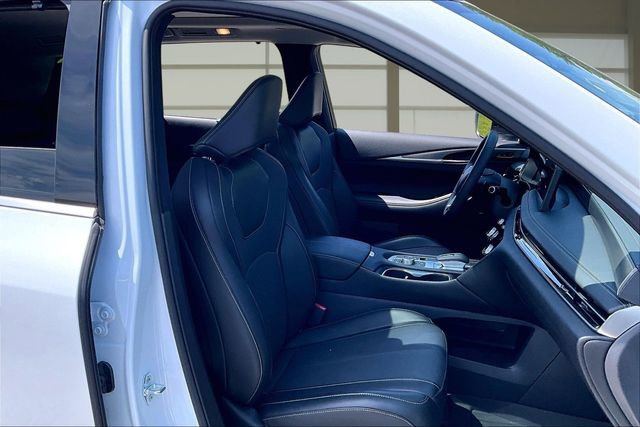 Used 2026 INFINITI QX60 Luxe w/ Cargo Package FWD image 7