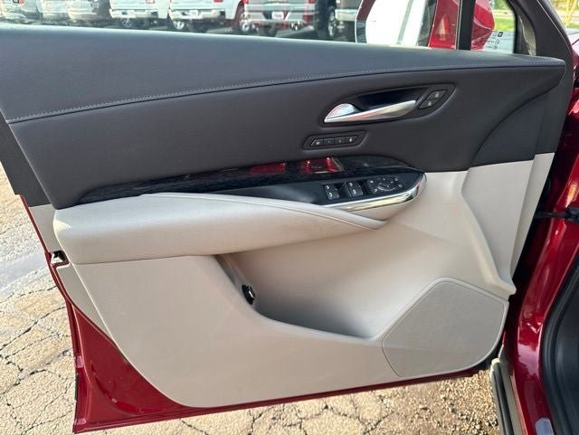 Used 2023 Cadillac XT4 Premium Luxury w/ Technology Package FWD image 7