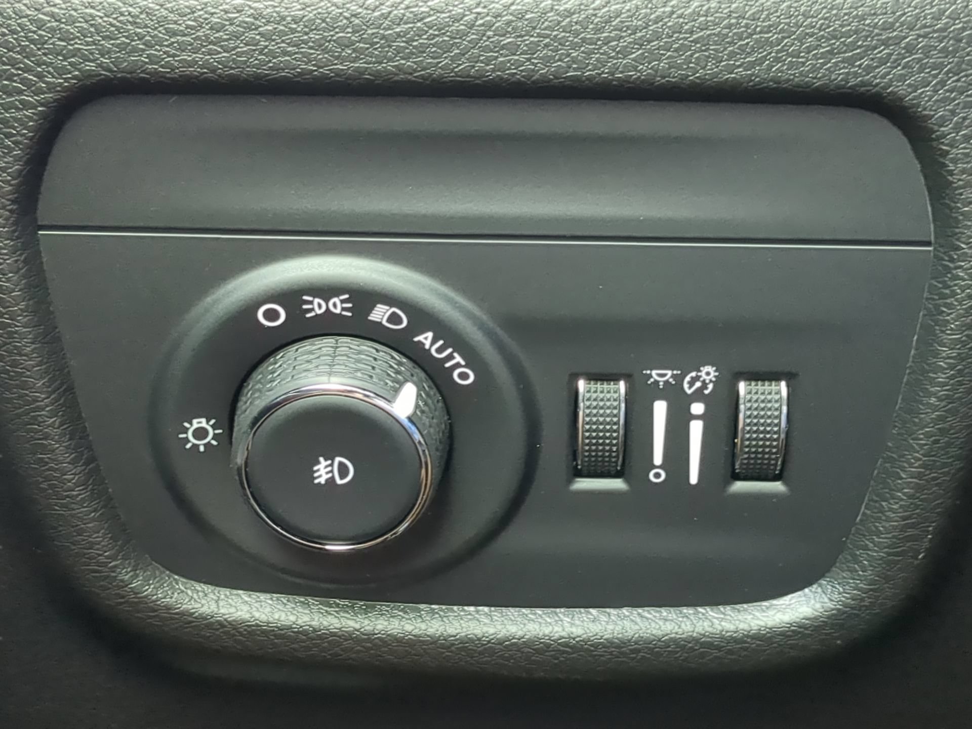 Used 2025 Jeep Grand Cherokee Limited AWD/4WD image 65