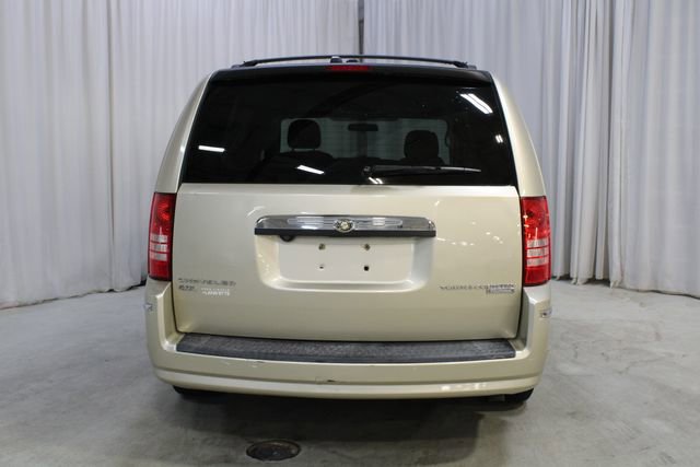 Used 2010 Chrysler Town & Country Touring FWD image 21