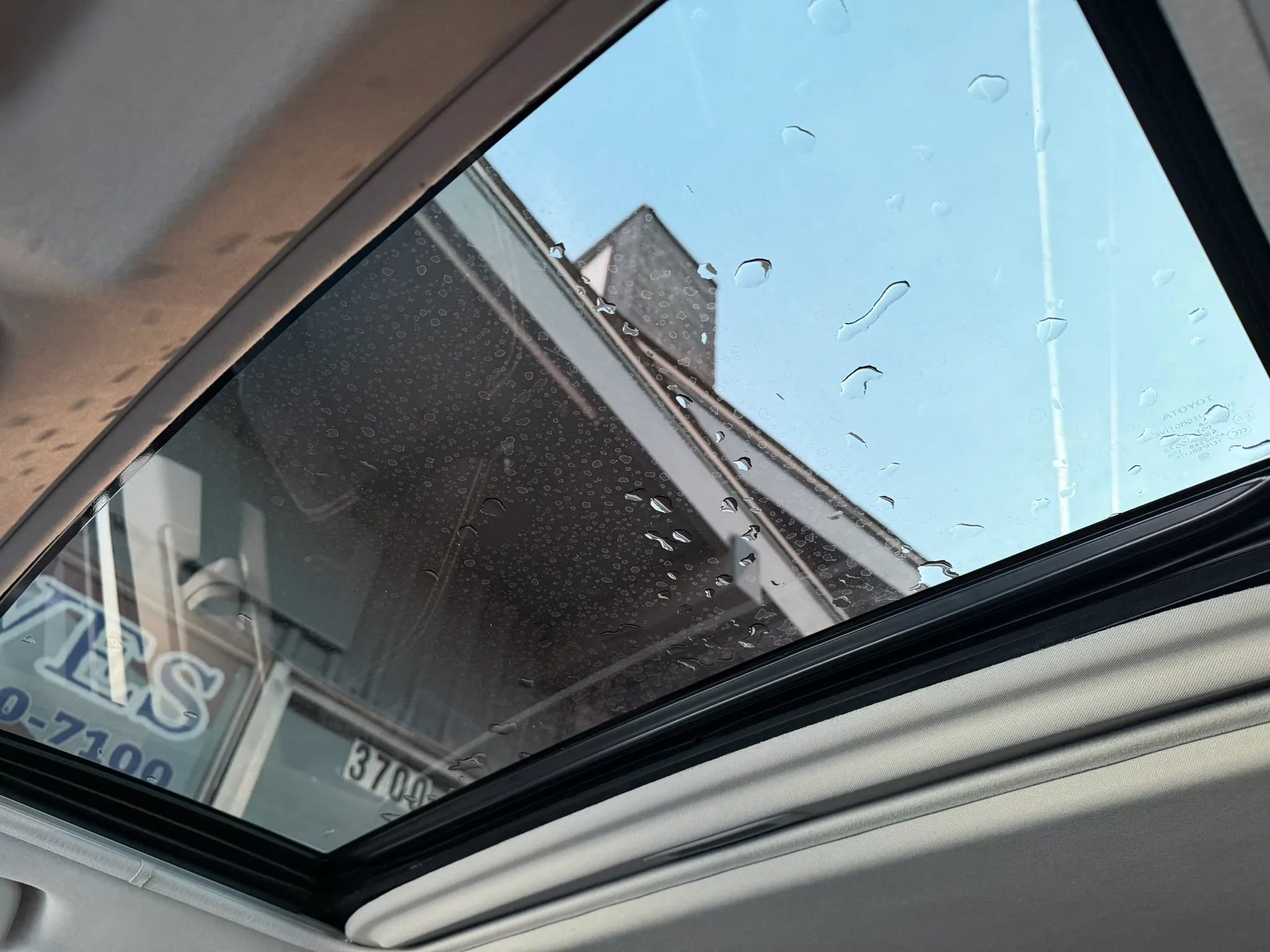 Used 2018 Toyota RAV4 XLE w/ Plus Extra Value Package image 25