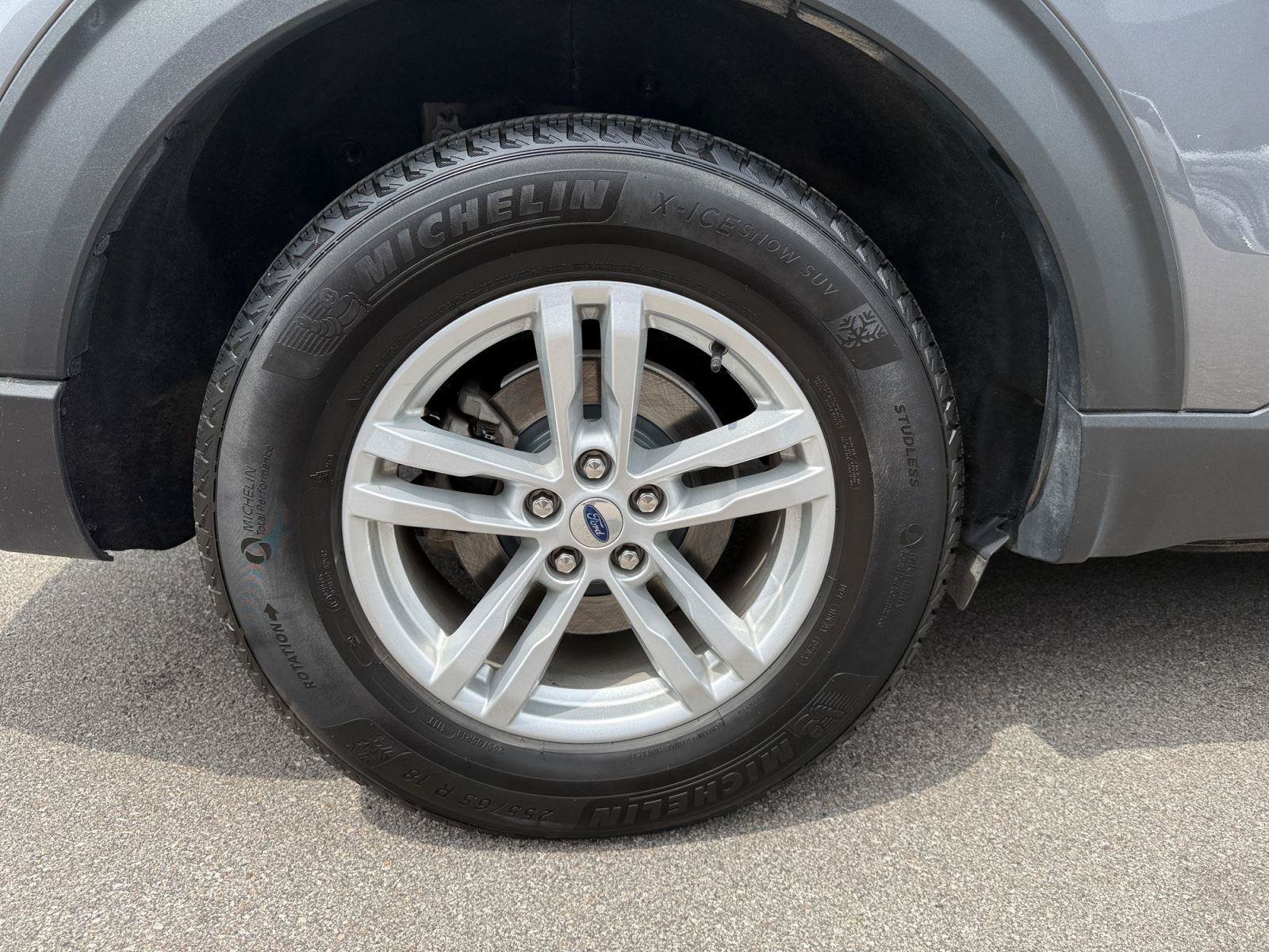 Used 2022 Ford Explorer XLT AWD/4WD image 30