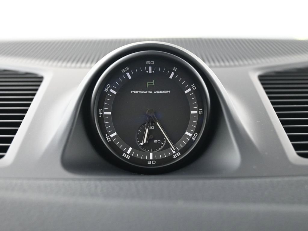 Certified 2025 Porsche Cayenne E-Hybrid w/ Premium Package Plus image 23