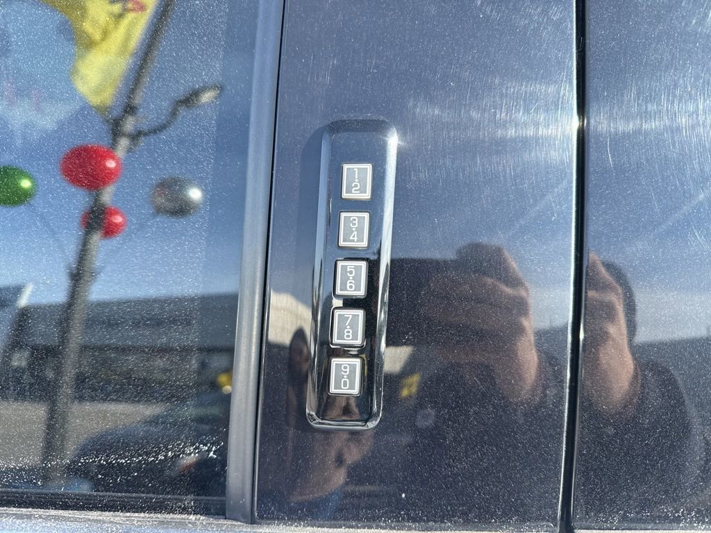 Used 2022 Ford F450 Platinum w/ FX4 Off-Road Package image 9