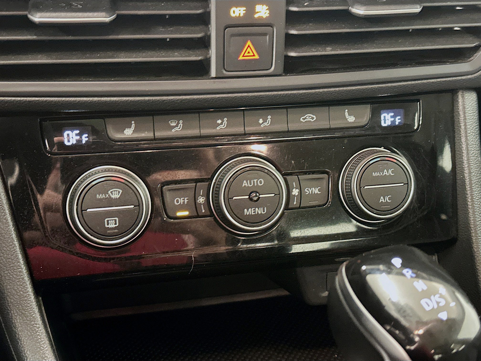 Used 2024 Volkswagen Jetta SE image 23