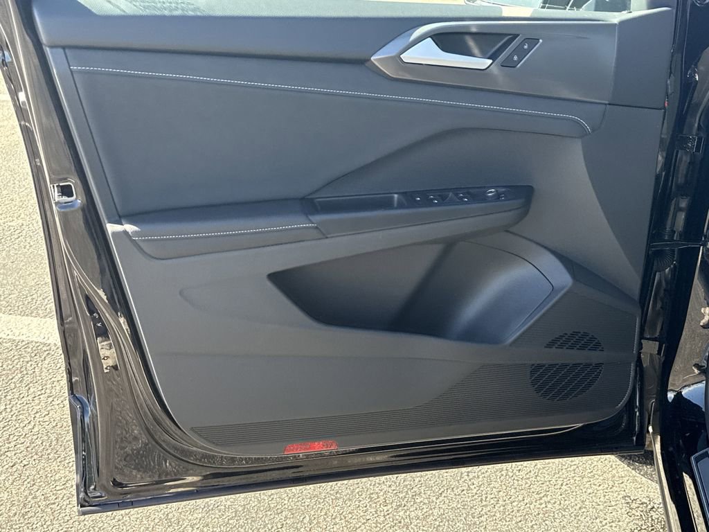 New 2026 Volkswagen Taos SE image 10