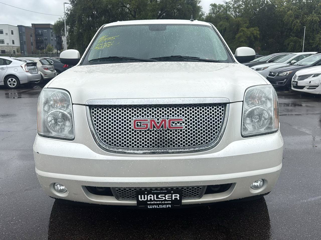 Used 2013 GMC Yukon Denali AWD/4WD image 2