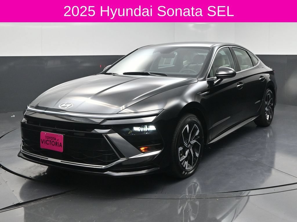 Used 2025 Hyundai Sonata SEL FWD image 2