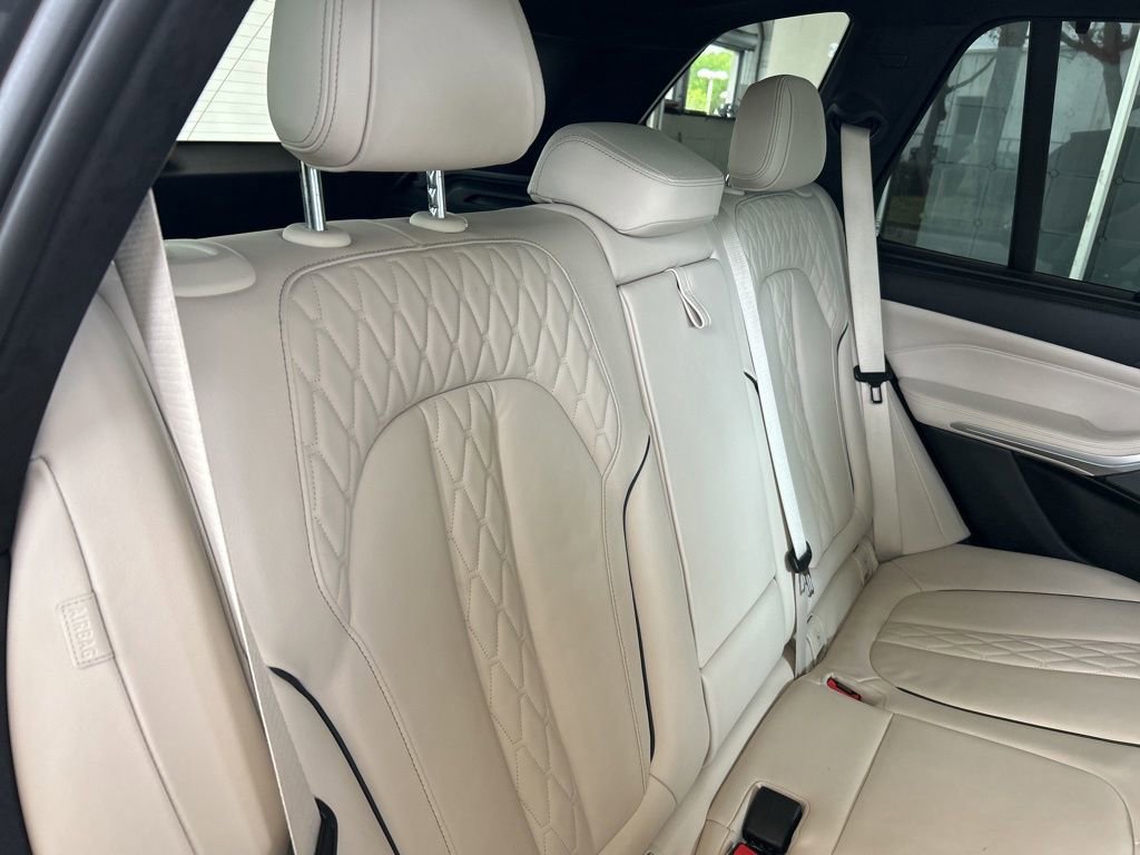 Used 2021 BMW X5 M50i w/ Executive Package image 32
