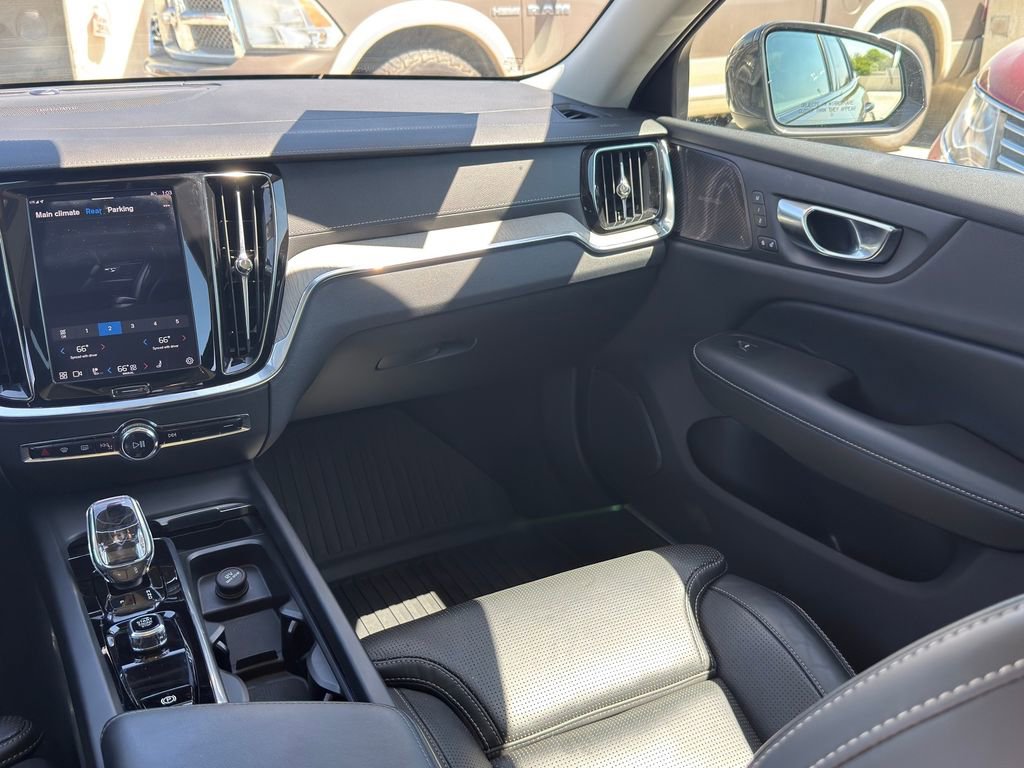 Used 2023 Volvo V60 B5 Cross Country Ultimate w/ Climate Package image 26