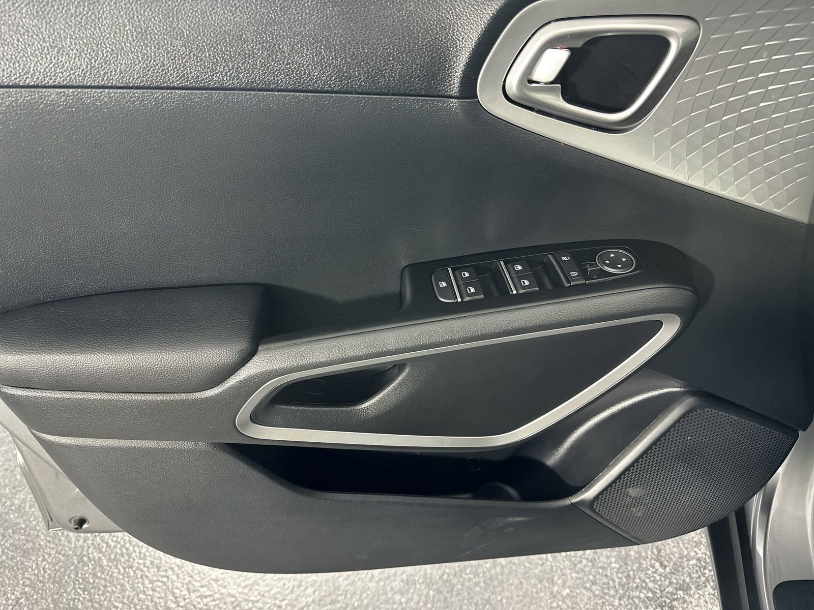 Used 2025 Kia Soul S FWD image 33