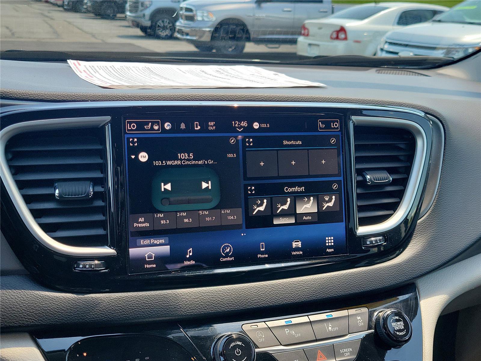 Used 2023 Chrysler Pacifica Touring-L FWD image 27