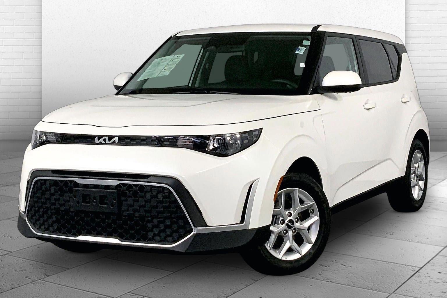 Used 2025 Kia Soul LX FWD image 12