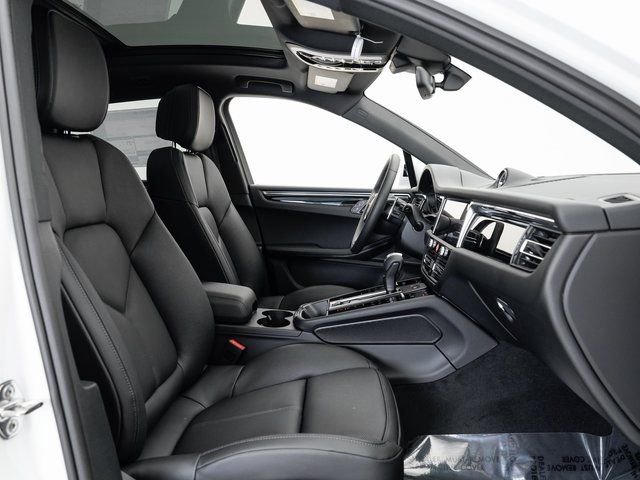 Certified 2025 Porsche Macan image 23