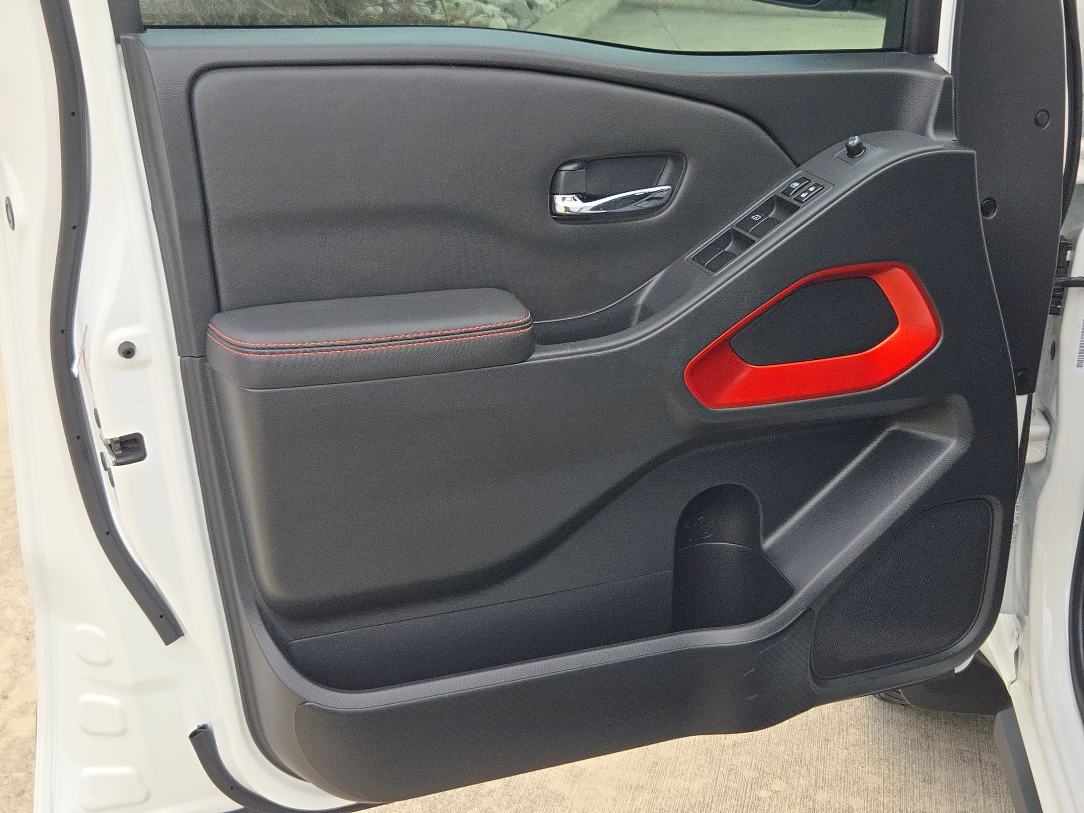 Used 2023 Nissan Frontier PRO-4X w/ Technology Package AWD/4WD image 11