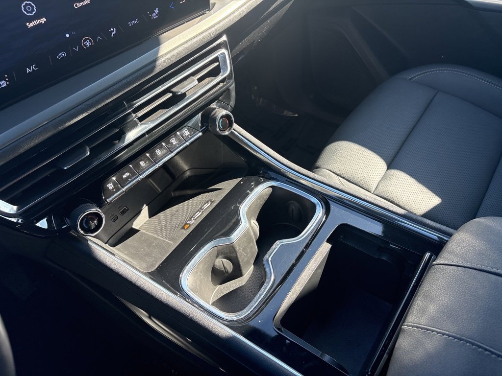 Used 2024 Chevrolet Traverse LT w/ LPO, Floor Liner Package image 19